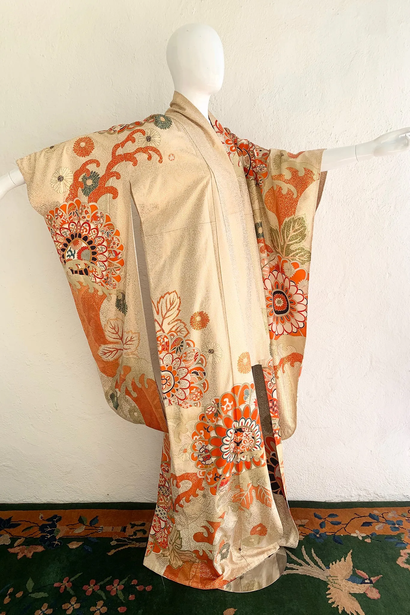 Golden Floral Wave Kimono