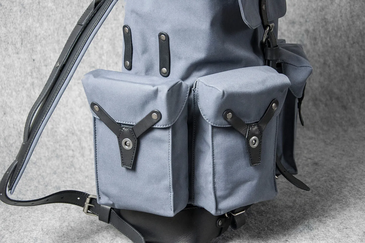 TRAVEL BACKPACK PLUS - grey