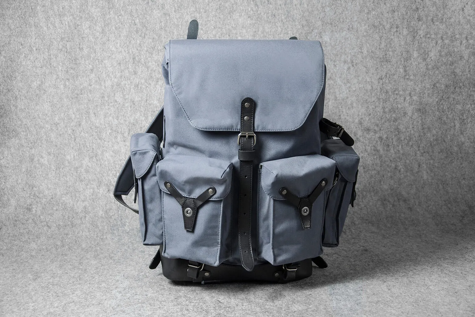 TRAVEL BACKPACK PLUS - grey