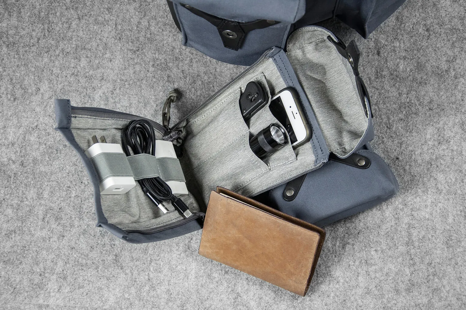 TRAVEL BACKPACK PLUS - grey