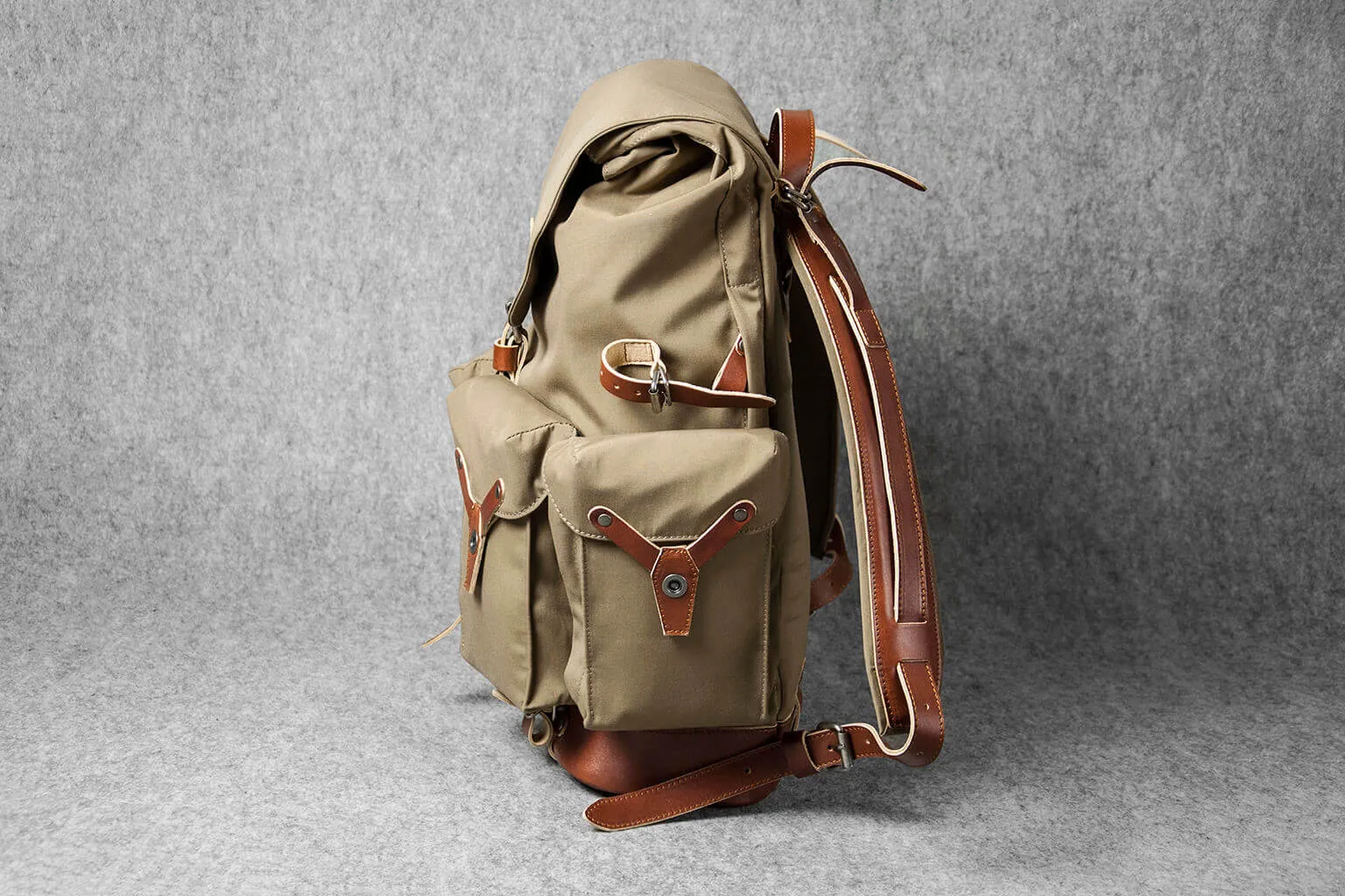 TRAVEL BACKPACK PLUS - khaki