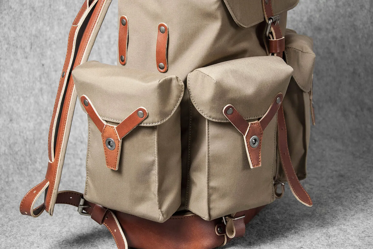 TRAVEL BACKPACK PLUS - khaki